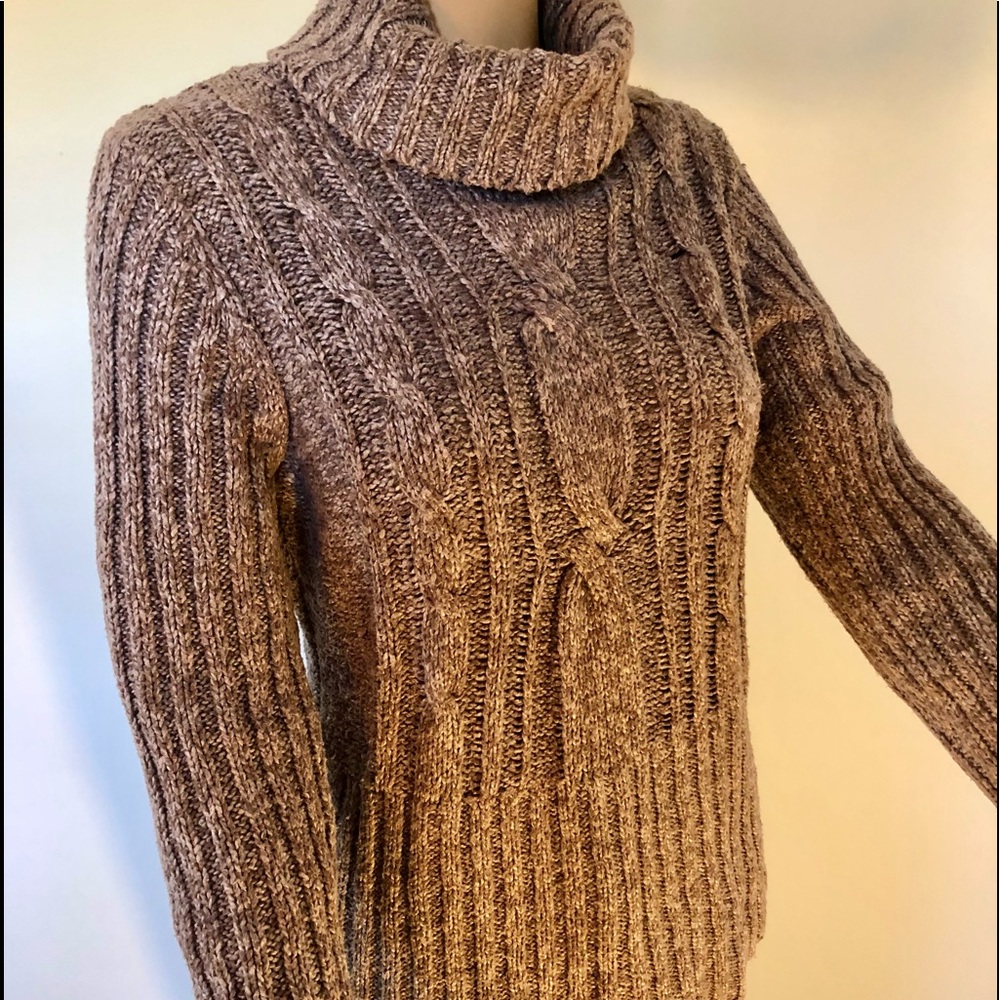 ***SOLD*** Liz Claiborne - Axcess - Dark Lilac Gray Sweater in Size Large.